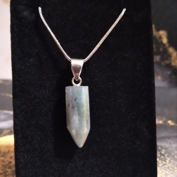 Fire Labradorite Pointer Pendant Silver + Free Chain - Picture 7 of 14